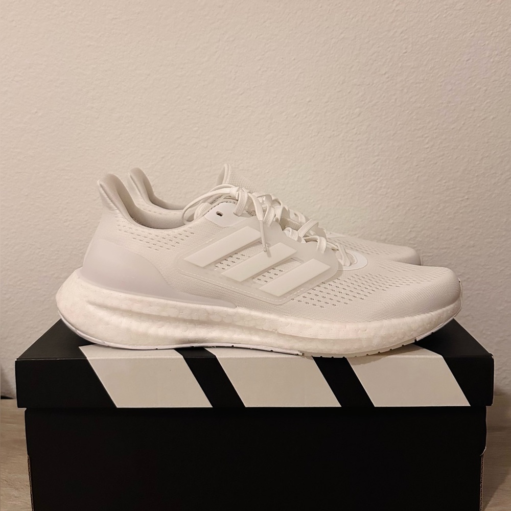 BRAND NEW!!!
DROP YOUR OFFER!!!
ADIDAS PUREBOOST 23
10M US
